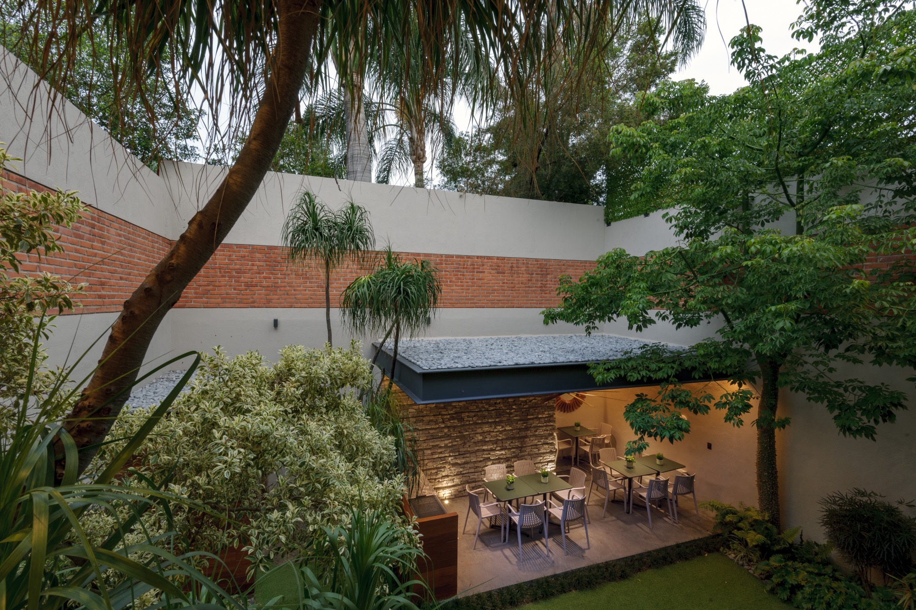 Jardín central del conjunto